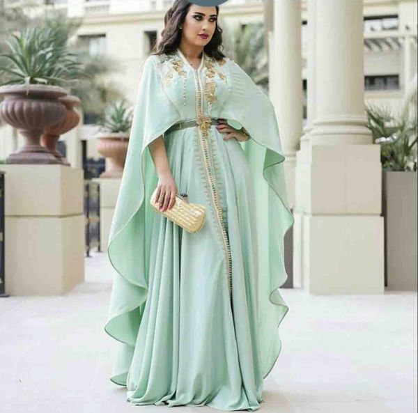 2021 Mint Verde Kaftan Vestidos de Prom Cape Manga Longa Com Ouro Bordado Lace Appliques Plus Size Muçulmano Árabe Dubai Vestidos Formais de Noite