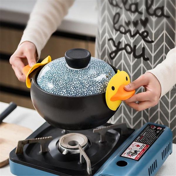 

mats & pads cute little yellow duck grip silicone heat resistant gloves for kitchen 2pcs anti-slip pan handle cover creative tools gadgets