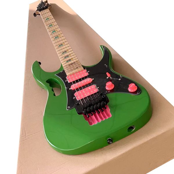 

classic brand electric guitar, classic double shake vibrato system, high-quality accessories, excellent timbre, professional performance lev