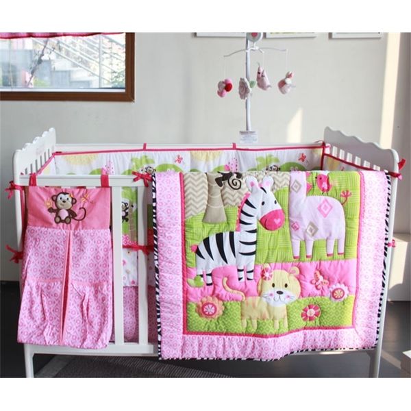 Set di biancheria da letto per culla Ragazze zebra modello scimmia rosa trapunta carina, lenzuolo per culla, gonna per culla, paraurti, impilatore di pannolini 2020 nuovo LJ201105