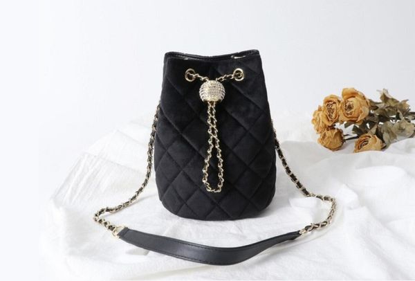 

новый высококачественный бархатный ткань осенью и зимние женские ведро пушистые сумки из верхней дизайнерской модного бренда сумка женский п