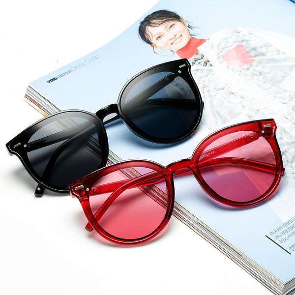 

korean star sunglasses with the same style designer jjkd, White;black