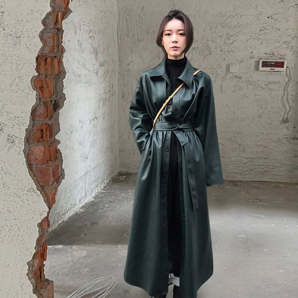 Outono novo design feminino gola virada para baixo fashion midi longa faixa de couro PU com cinto trench coat abrigos plus size