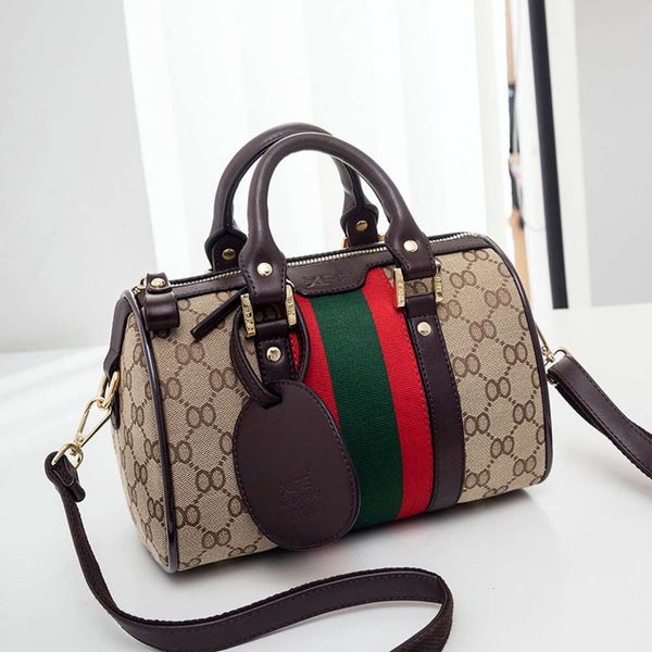 

luxurys designers 2021 spring and summer new fashion leisure boston portable women's bag