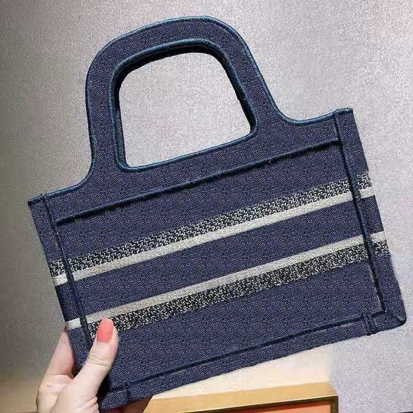 

2020 fashion handbag shoulder bag ladies classic canvas embroidery pattern camera bag trendy brand messenger bag