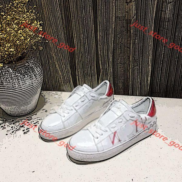 

2021classic sports shoes male woman platform riveted shoes in spring and autumn of luxe design leather flat soled casual shoes 34-45, Black