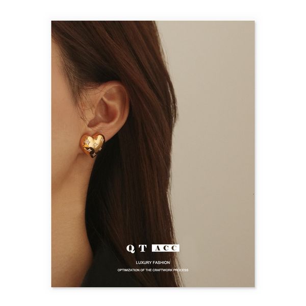 

brass plated with 18k real gold, light and luxurious metal, fashionable love, zircon heart-shaped design, net red earrings, female, Golden