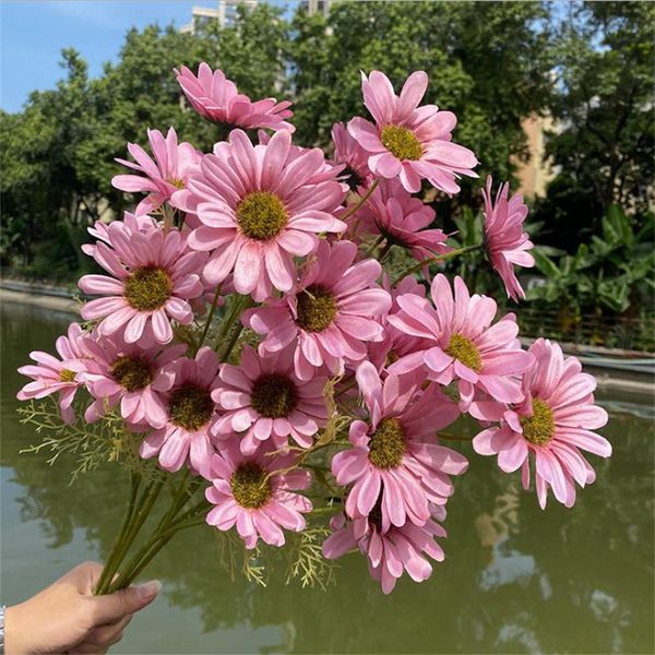 Gefälschte Gerbera mit langem Stiel (6 Köpfe/Stück), 25,98 Zoll Länge, Simulation einer Herbstchrysantheme für dekorative Kunstblumen zu Hause