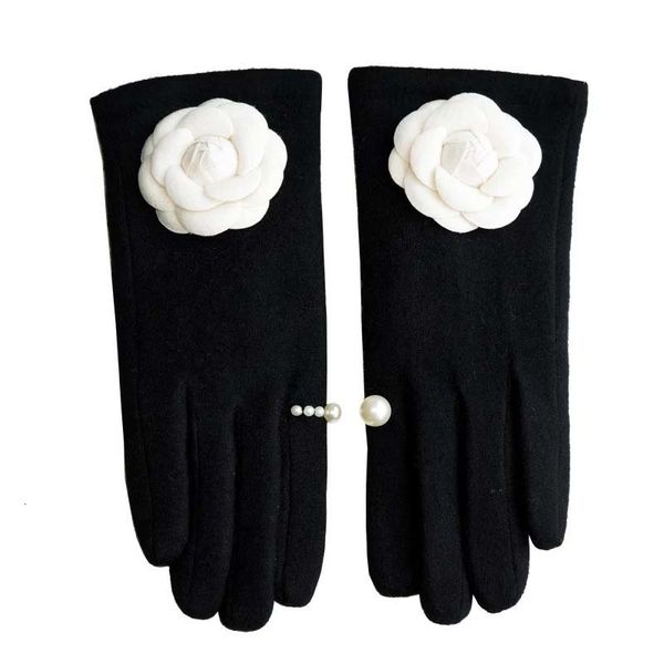 

fashion winter white camellia gloves women pearl cashmere touch screen keep warm full finger gloves new korea outdoor, Blue;gray