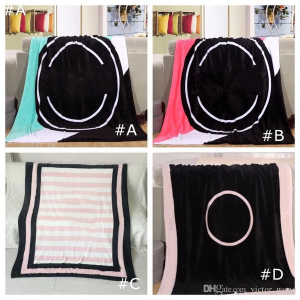 Coperta colori nero rosa 130 * 150 cm Coperte per asciugamani da spiaggia in velluto corallo morbido Tappeti per aria condizionata Tappeto confortevole 4 colori