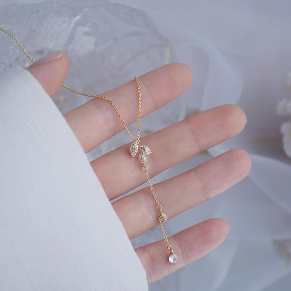 

exquisite micro inlaid zircon design sense leaf drop pendant temperament short necklace female clavicle chain, Silver