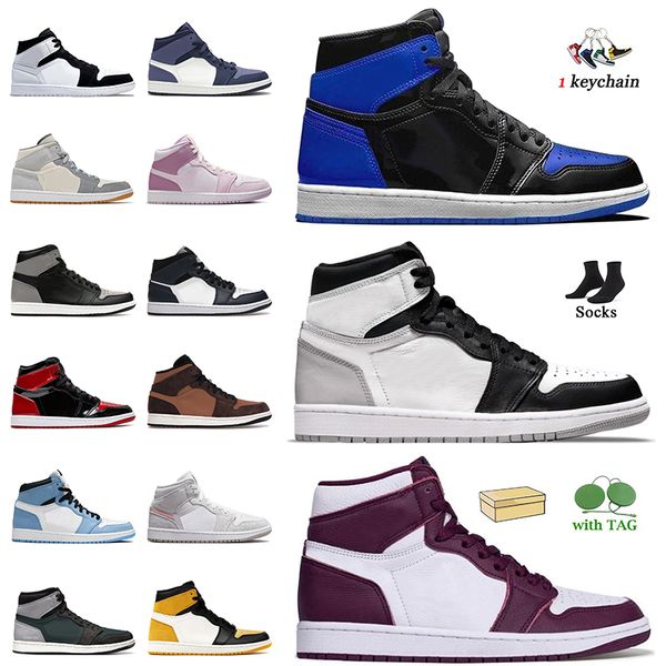 

2022 women mens og jumpman 1 basketball shoes 1s patent royal blue stage haze bordeaux obsidian unc carbon fiber mid shadow red trainers sne
