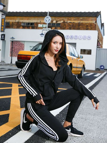 

2020 new sportswear women's autumn and winter running fitness yoga fashion loose korean two piece suit, Gray