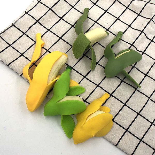 

2020 christmas decompression toy parody peeling banana pinchmusic simulation decompression vent small toys toys for boys and girls