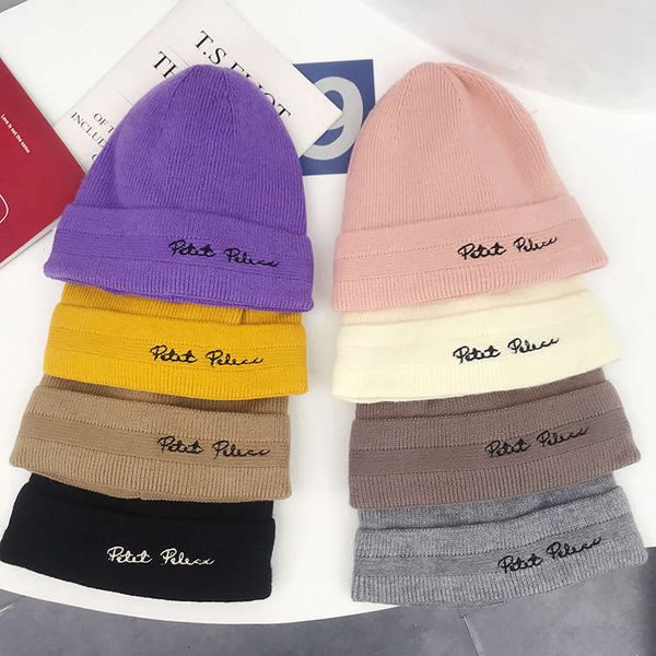 

wear the simple fashionable black and white embroidered hat for women, Blue;gray