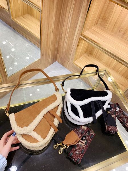 

2021 classic designer labb nubuck кожаная леди женская сумка седло с верхним слоем кожаный заклепки широкий лоскутный классный 2 цвета