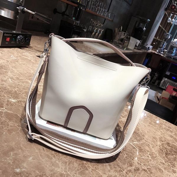 

2020 new messenger bag handbag shoulder bag simple fashion bucket big trend wild lady handbag purse