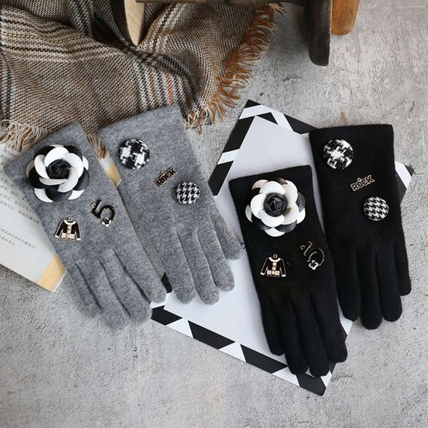 

gloves small fragrant gate east touch plush screen flower button points finger warm lady gloves chic trend, Blue;gray