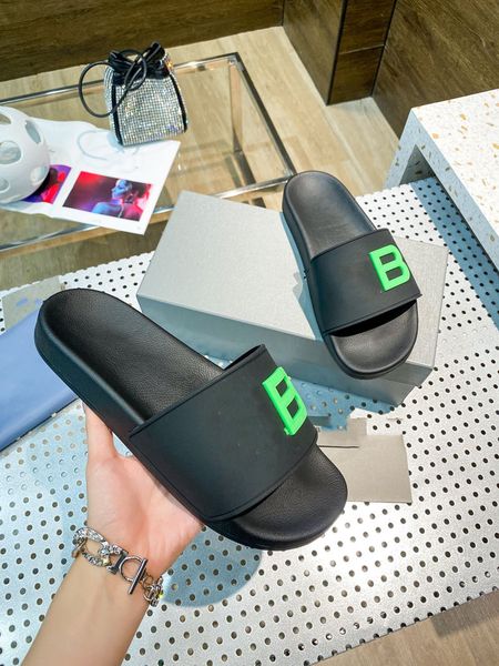 

2022 women fashion classic premium brand slippers fashion simple and comfortable couple shoes seven colors size:35-46, Black