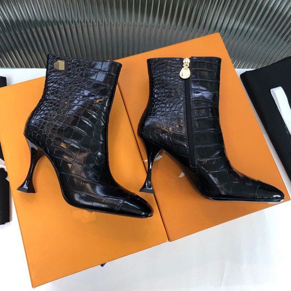 

round head ultra-high heel side zipper 2020 vintage leather embossed boots personality queen fan qiudong women's shoes, Black