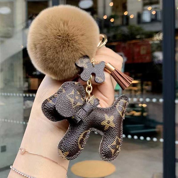 

2021 fashion luxurys key chain buckle lovers car keychain handmade leather designers keychains men women bag pendant accessories 19 color, Silver