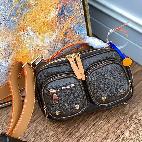 

this stylish handbag is custom-made in canvas shoulder bag m45672 multi-functional design can be hung between the chest or slanting back