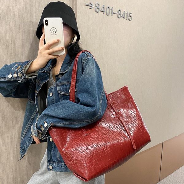 

shoulder bags crocodile pattern tote for women 2021 simple armpit bag lady handbags female vintage solid color travel hand