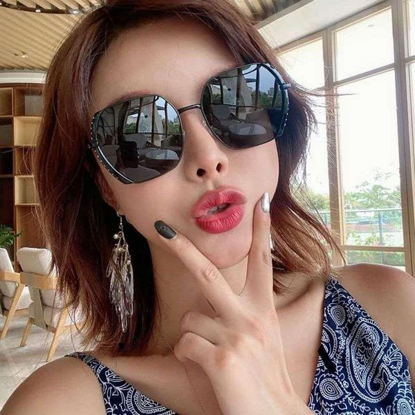 

new style sunglasses, red glasses, women in tiaodi street, korean version of anti ultraviolet round face polarizing sunglasses, Black