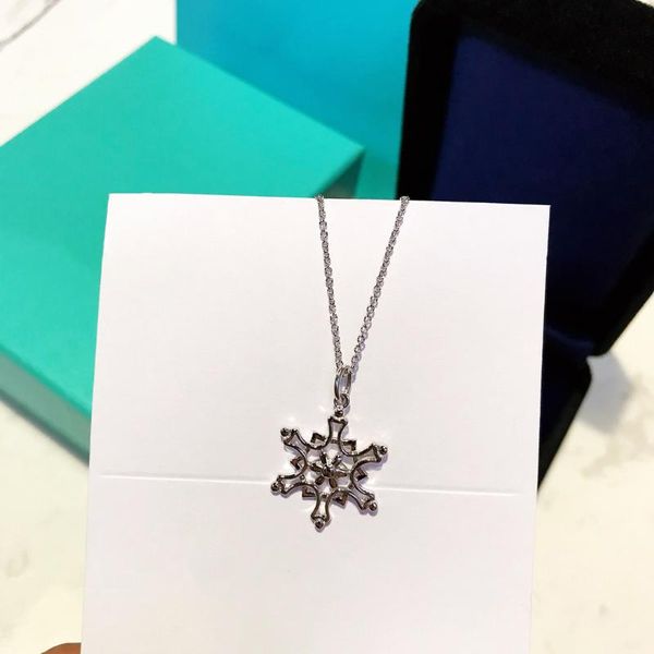 

classic charm snowflake fashion pendant necklace. birthday holiday gift for girlfriend, Silver