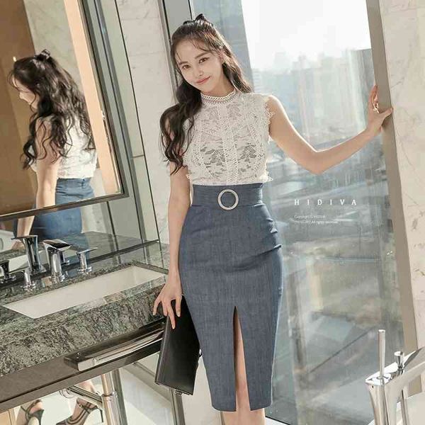 

spring stand collar 2 piece set women lace stitching hollow sleeveless shirt + ruched split skirt women's suit 210525, White