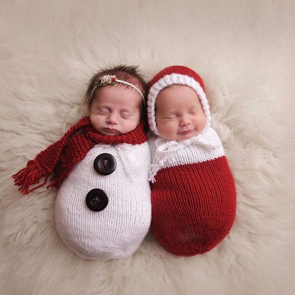 Adereços de fotografia recém-nascido envolve o boneco de neve de Natal Bebe Crochet malha saco de dormir com lenço / chapéu fotos trajes 210315