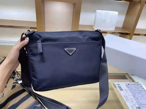 

2021 designers mens crossbody bags luxury men briefcases brand nylon messenger envelope bag fashion purses single shoulder with triangle han