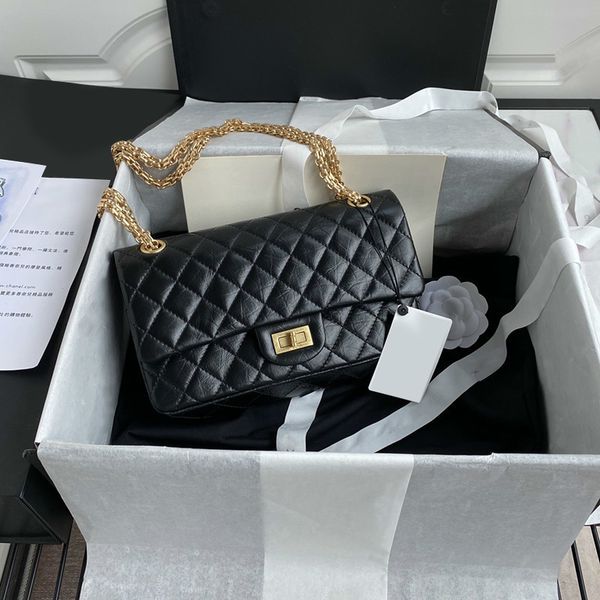 

the new series women bags 78900 imports of fetal bovine the leather is delicate and soft and comfortable equipped with metal chain bags, Black