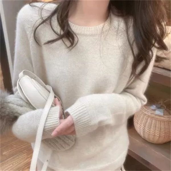 

2021 round neck sweater women's autumn and winter loose outer pullover lazy wind cashmere bottomed, White;black
