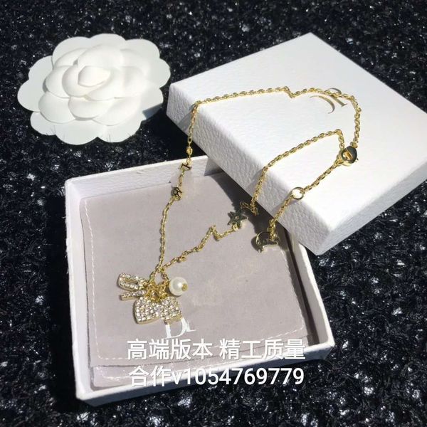 

christian/dio necklace 2021 dijia / d love red personality letter star women net, Red;brown