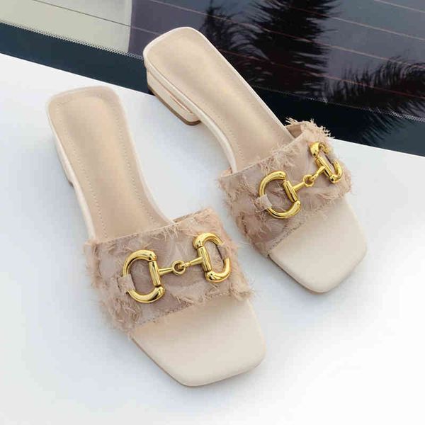

slipper 2021 new open toe sandals for women to wear out in summer with square heel and fashionable metal button thick heelzly, Black