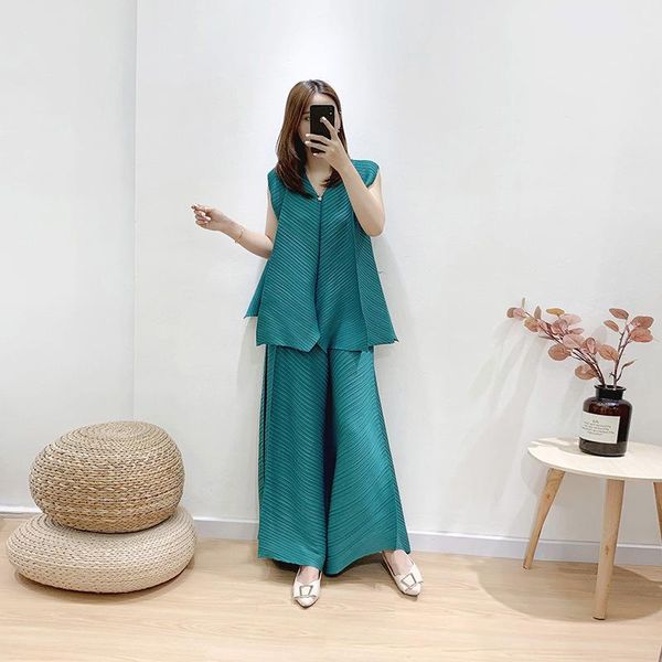 

plus size pant suits 2021 women's big stretch miyake pleated v-neck loose irregular tank + wide leg pants for women 45-80kg, White