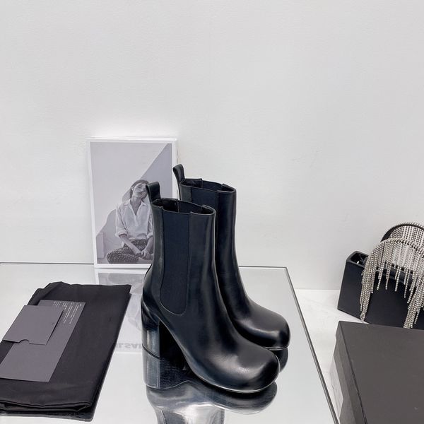 

21/22 fashion women boots round head high heel bootss 100% leather bottom black and white solid color simple box size 35-39 high-end quality