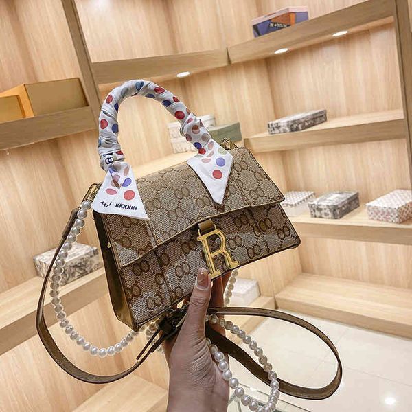 

2022 factory wholesale handbag direct summer texture one shoulder pearl women's trend letter printed silk scarf small square