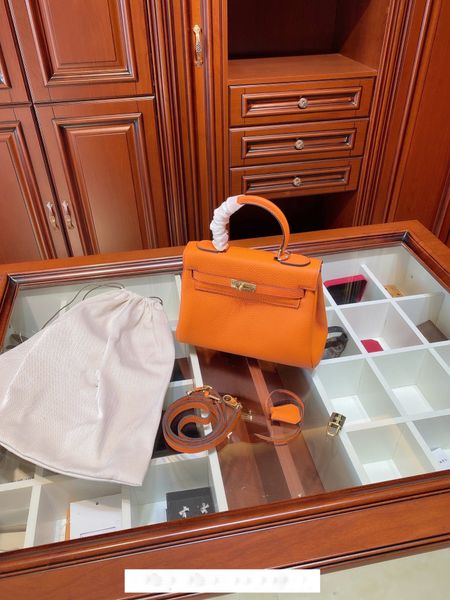 

2021 fashionable and beautiful ladies famous shoulder bag leather chain messenger bag fashionable size:25cm1, Black