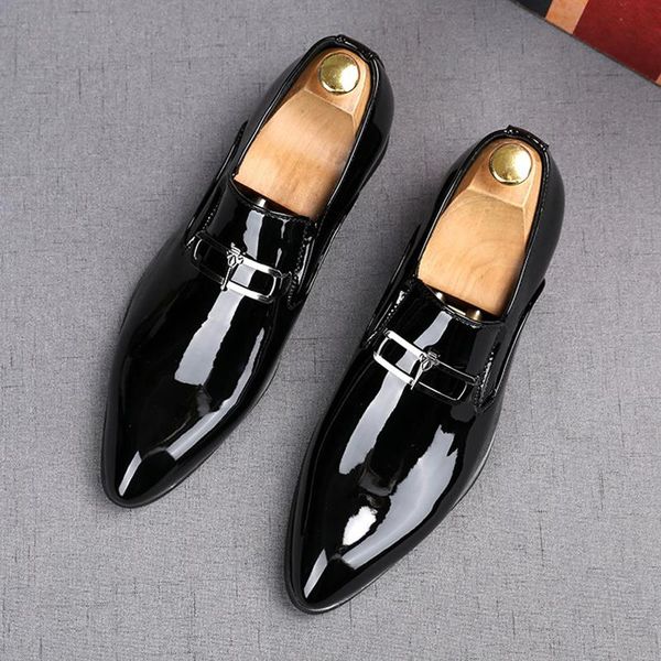 İngiliz Tasarımcı Sivri Metal Toka Ayakkabı Casual Flats Oxford Mezuniyet Ayakkabı Erkekler Için Moda Pageant Gelinlik Balo Ayakkabı