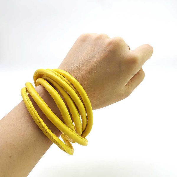 Ydydbz pulseira de couro sintético moda punk jóias de borracha charme pulseiras de couro amarelo cadeias de jóias enrolamento por atacado Q0719