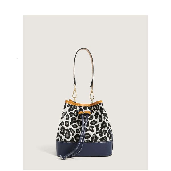 

leopard print bucket bag women's 2021 autumn and winter high sense portable small satchel leisure menger
