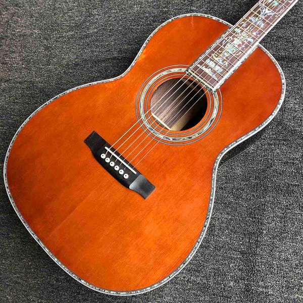 Kundenspezifische OOO-Korpus-Akustikgitarre mit massiver Fichtendecke in roter Farbe. Akzeptieren Sie Gitarren-OEM