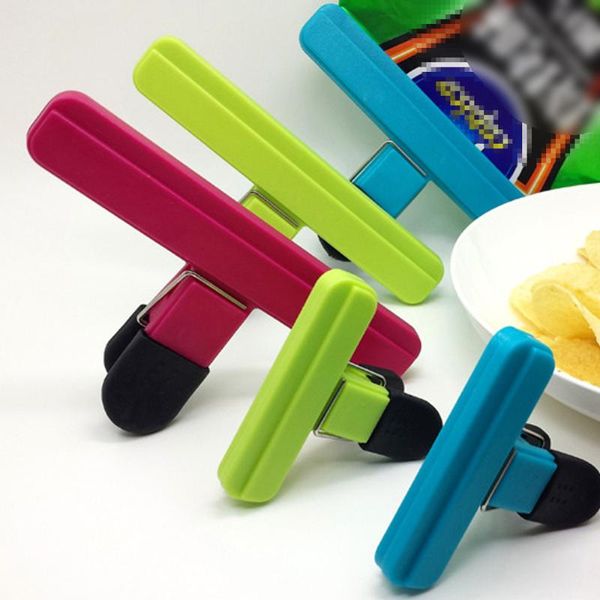 

bag clips 4pcs food sealing cartoon patterned portable moisture-proof fresh-keeping clamp snack (blue)
