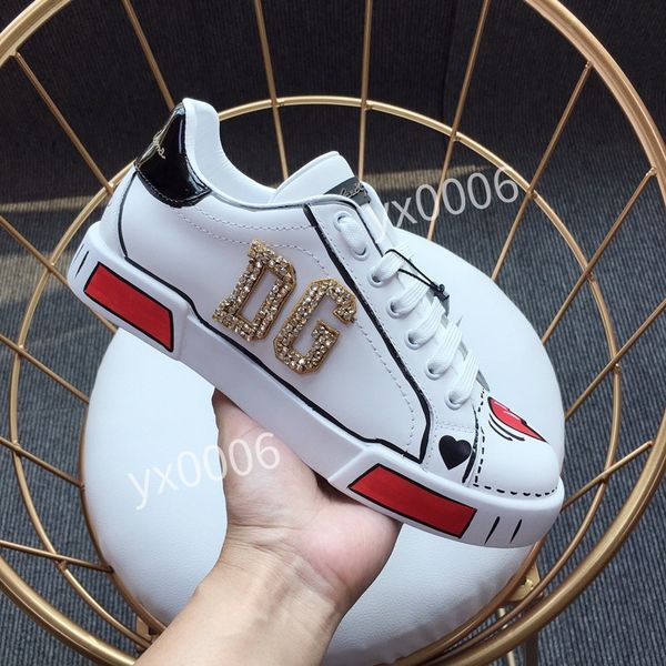 

2022 dress shoes loafers women korean 35-45 autumn fashion low heel retro suede fabric ladies for hc190902, Red;white