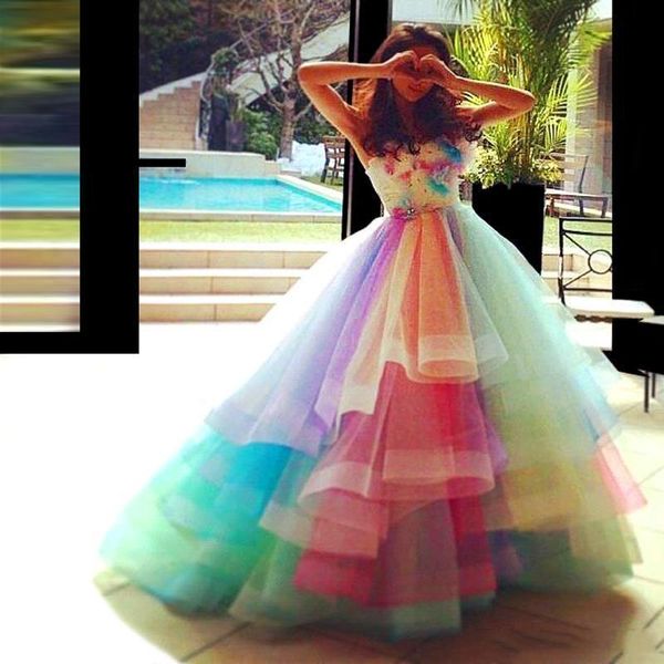 Regenbogen farbenfrohe geschwollene Prom -Kleider Schatz Handblumen angewendet lang süße 16 Kleider 2023 Teen Girls Frauen Festzug Abendkleider