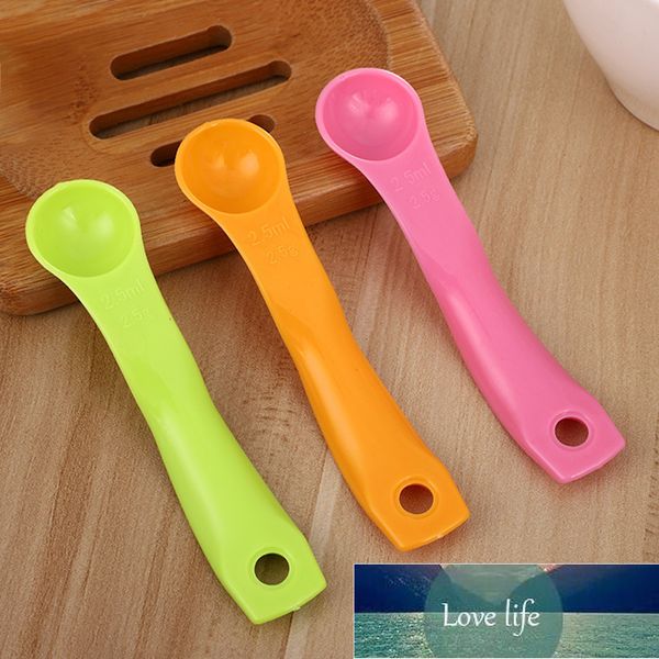 Nuovo 5pcs / Set Colorful Plastic Plastic Tabs Misura Misura Cucchiaio Cucina Strumento per Bambini Set di misurazione Strumenti di misurazione per la cottura di caffè Caffè Prezzo di fabbrica ESPERTO DISEGNAZIONE DI DESIGN