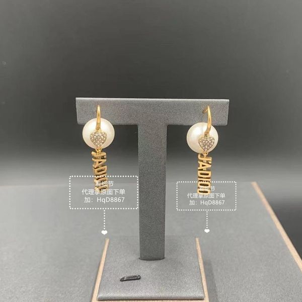 

2021 new designer family earhook female pearl letter earrings ins luxury star with tassel, Golden