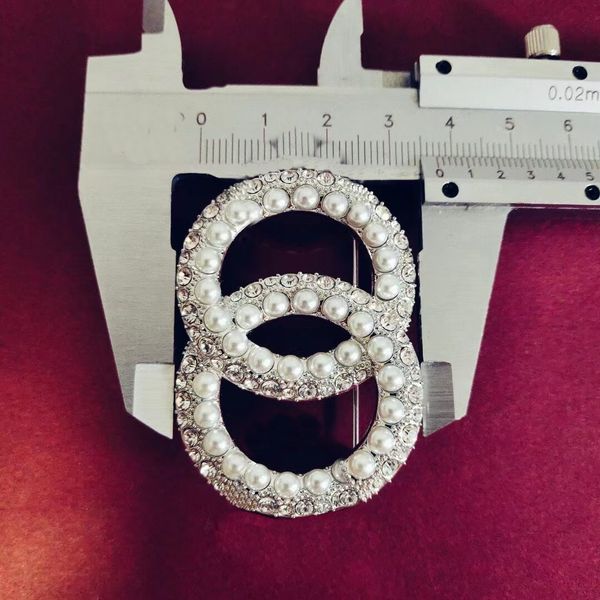 Brosche Schmuck Messing vergoldet Luxuriöse fortschrittliche Retro-Broschen für Damen Herren Designer Verkauf höchster Zähler T0P 5A Diamanten Kristall Party klassischer Stil Pins